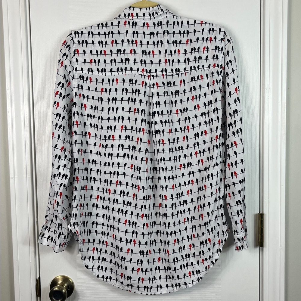 Jane & Delancey 100% rayon white with red and black birds, long sleeved button S - Picture 8 of 8